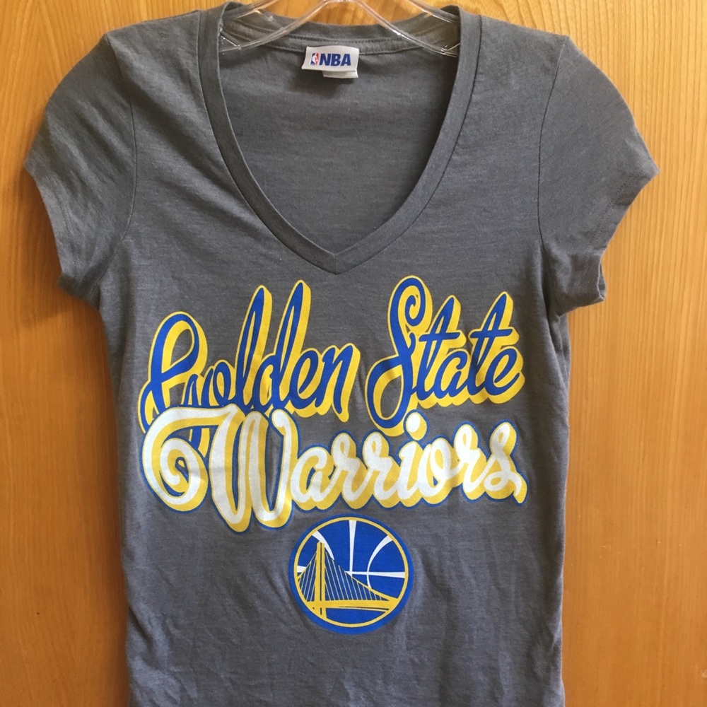 NBA Golden State Warriors v-neck t-shirt EUC
